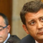 El alcalde de Ponferrada, en primer plano, compareció ayer ante los periodistas con su concejal de F