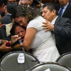 Legisladores reconfortan  a la diputada Carmen Medel Palma del Movimiento Regeneracion Nacional  Morena   luego de que recibiera la noticia de que su hija habia sido asesinada.