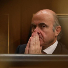 Luis de Guindos durante la sesión plenaria del Congreso.