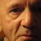 La poesía de Gaspar Moisés Gómez se caracteriza por su intensidad y fuerza lírica