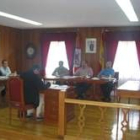 Los concejales del Ayuntamiento durante uno de los momentos del pleno de ayer celebrado en Riaño
