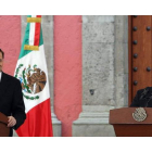 El presidente, Mariano Rajoy, y el mandatario mexicano, Felipe Calderón, en el Palacio Nacional en Ciudad de México.