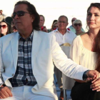 Daniel Chávez Morán y su esposa Jeanette han auspiciado la colocación de una placa en memoria del político leonés Miguel Morán.
