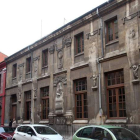 Las fachadas de las escuelas de Julio del Campo, a la espera de la restauración