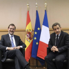 Mariano Rajoy y Nicolas Sarkozy en un encuentro durante la cumbre del Partido Popular Europeo, en Marsella, el pasado diciembre.
