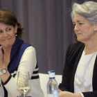 La consejera de Economía y vicepresidenta de Navarra, Lourdes Goicoechea (derecha), junto a la presidenta de la comunidad, Yolanda Barcina, el pasado 15 de febrero.