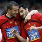 Güiza (d) ha garantizado a Casillas que esta noche le marcará algún gol en el Ono Estadio