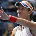 Muguruza saluda tras una victoria en el Abierto de EEUU, este año.