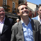 Pablo Casado, junto a Antonio Silván y Juan Martínez-Majo durante la visita que el recién elegido presidente del Partido Popular hizo a León durante la campaña.