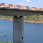 El hombre se precipitó desde este puente al río. REBECA JEREZ