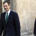 El exduque junto con su abogado, Mario Pascual Vives. MONTSERRAT T. DÍEZ