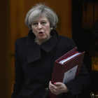 La primera ministra, Theresa May, a su salida de Downing Street.