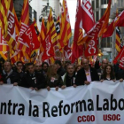 Marcha de protesta contra la reforma laboral del PP, en Barcelona.