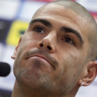 Víctor Valdés, durante la rueda de prensa que ha ofrecido tras el entrenamiento de ayer.
