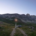 Instalación en la puesta de sol para observarlas mariposas nocturnas.
