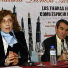 Susana Agustín y Nicolás Miñambres, ayer en la conferencia.