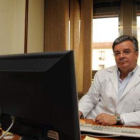 Fernando García es responsable del Centro de Información del Medicamento del COF de León