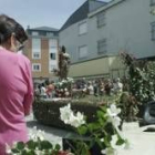 Los agricultores sacaron a San Isidro en procesión por Cacabelos con sus tractores