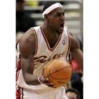 LeBron James arrastra una lesión en una rodilla