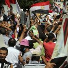Enfrentamiento entre detractores y partidarios de Mohamed Mursi.