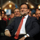 Rajoy asegura que las ideas del PSOE llevaron a la crisis y las de Podemos cayeron con el muro de Berlín