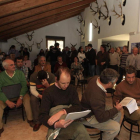 Ambiente de la subasta el año pasado en Candín . DE LA MATA