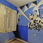 Uno de los murales de Vela Zanetti que aparecen en el caserón semiderruido