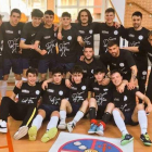 Los jugadores trepalenses celebraron el ascenso a la máxima categoría juvenil por todo lo alto. DL