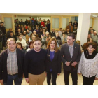 José Pellitero, Tino Rodríguez, Virginia Barcones, José Luis Vázquez y Carmen García, frente a los alcaldes y pedáneos socialistas.