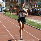 El atleta berciano Alejandro Martínez se siente «con mucha ilusión» tras correr en Berlín. RAMIRO