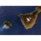El incendio de La Gomera, visto desde el satélite de la NASA 'Terra', este lunes.