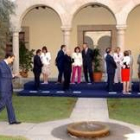 Rodríguez Zapatero llega al lugar donde le esperaban los ministros para posar en la foto de familia