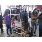 La feria de las Super Rebajas reunió a una veintena de comercianes en el Museo Ferroviario.