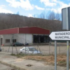 La foto muestra las instalaciones del matadero municipal  situado en el polígono.