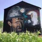 El retrato de un minero de Dadospuntocero en Igüeña fue el primer mural del municipio. DL