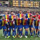 Los jugadores del Andorra forman antes del partido ante el Viladecans.