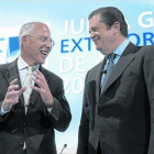 El consejero delegado de Enel, Francesco Starace (izquierda), con Borja Prado, ayer.