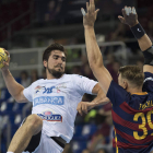 Fernández se recupera de la lesión en el tobillo que se produjo en el partido ante el Barça. M. GONZÁLEZ