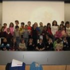 Los pequeños asistentes al acto de los clubes infantiles de lectura