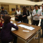 Durante todo el día, personal de la Universidad facilitó información a los alumnos en mesas instalad