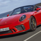 Jugosa… la propuesta de Porsche: 1.948 ‘limitadas’ unidades del 911 Speedster, 510 CV y 4,0 segundos en el ‘sprint’ de cero a cien; salpimentados con elementos que recuerdan poderosamente a las icónicas realizaciones de los