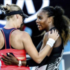 Serena conversa con Lucic-Baroni tras superarla en semifinales