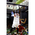 Serge Ibaka machaca la canasta egipcia durante el partido de la segunda jornada