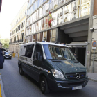 Un furgón de la Guardia Civil llegando a la Audiencia Nacional, en imagen de archivo.