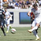 Bale lanza a portería durante el Madrid-Inter.