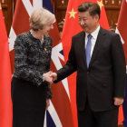 May (izquierda) y Xi se saludan durante un encuentro bilateral con motivo de la cumbre del G-20, en Hangzhou, este lunes.