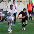 De las botas de Hugo Rodríguez partieron los mejores detalles a lo largo del último test de pretemporada. FERNANDO OTERO PERANDONES