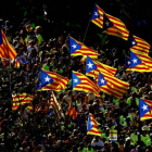 Miles de personas abarrotan el paseo de Gracia de Barcelona con la estelada.