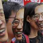 Manifestantes con caretas de Liu Xiaobo en Hong Kong, el 27 de junio.