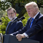 Rajoy y Trump, en la rueda de prensa conjunta ofrecida ayer. SHAWN THEW